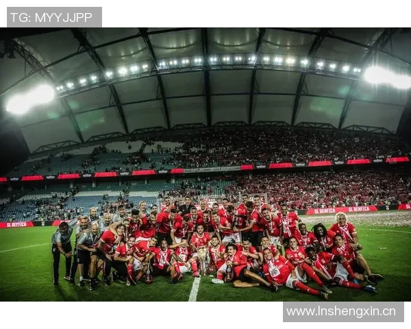 葡萄牙足球超级联赛新赛季精彩揭幕 强队竞争激烈球迷热情高涨 葡萄牙足球超级联赛新赛季精彩揭幕 强队竞争激烈球迷热情高涨